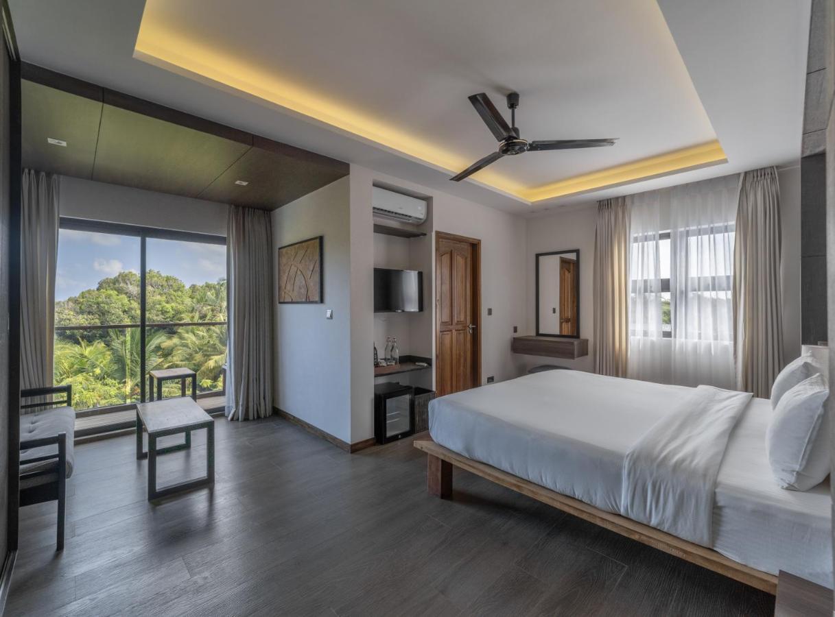 Ataraxis Grand And Spa Fuvahmulah Exterior photo
